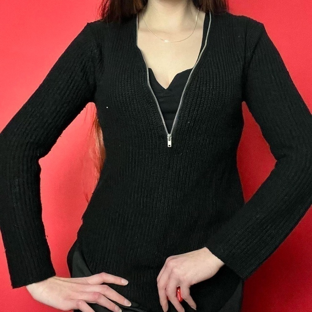 Half zip sweater 🖤🤍​​​​​​​​​​​​​​​​​